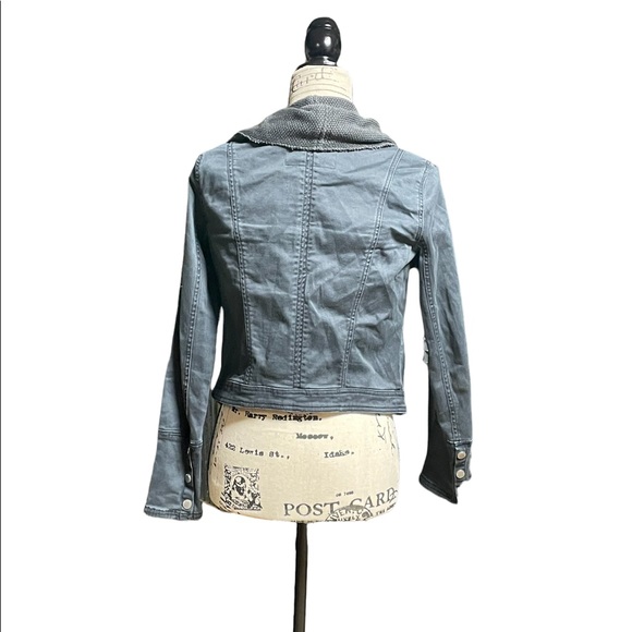 2/$20 Abercrombie And Fitch Jacket With Scarf Size Small - Picture 2 of 5